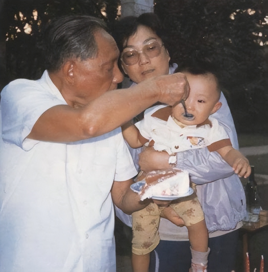 在哪跌倒就从哪爬起（1989年，邓小平提出一个申请，中央慎重考虑后，批示：同意）