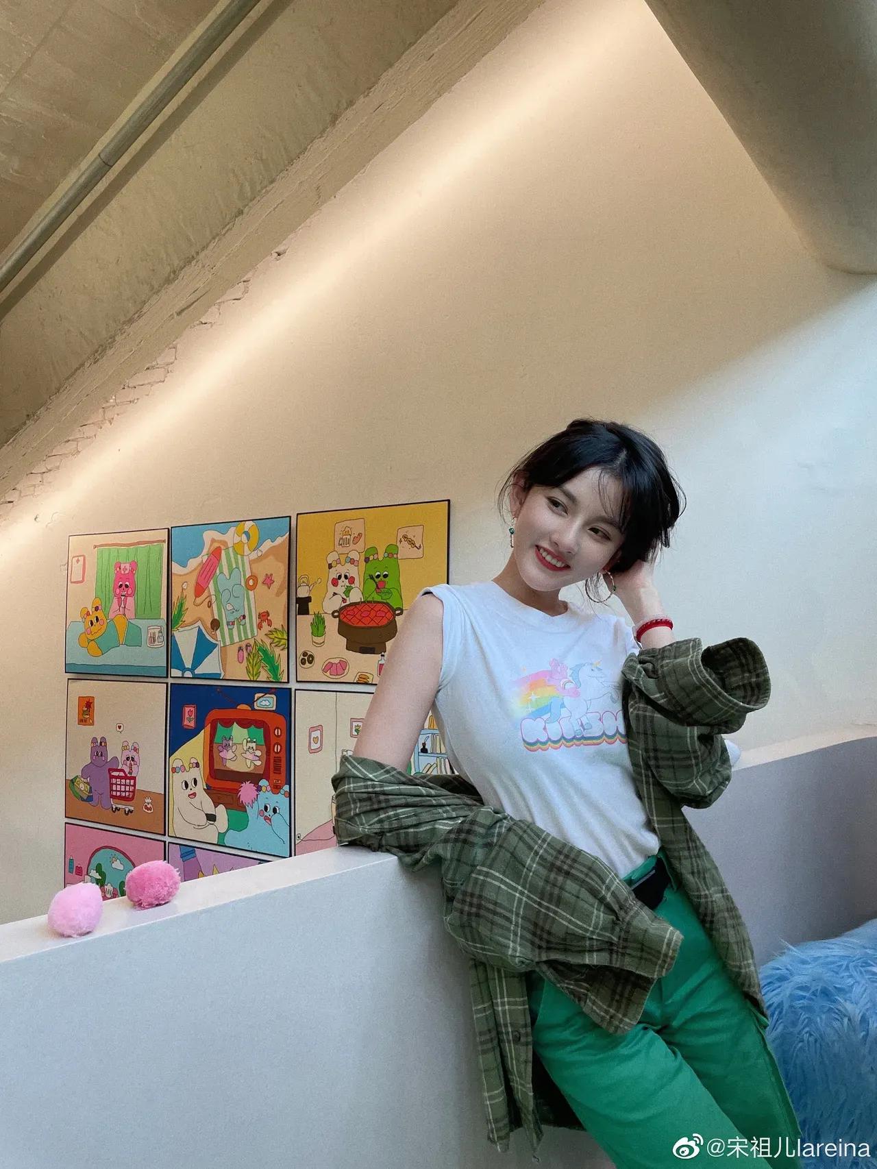 张天爱、杨幂杂志大片，清纯唯美，炫彩多姿