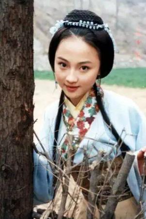 32岁出轨文章，37岁嫁给富豪丈夫，生活中的姚笛是个怎样的人？