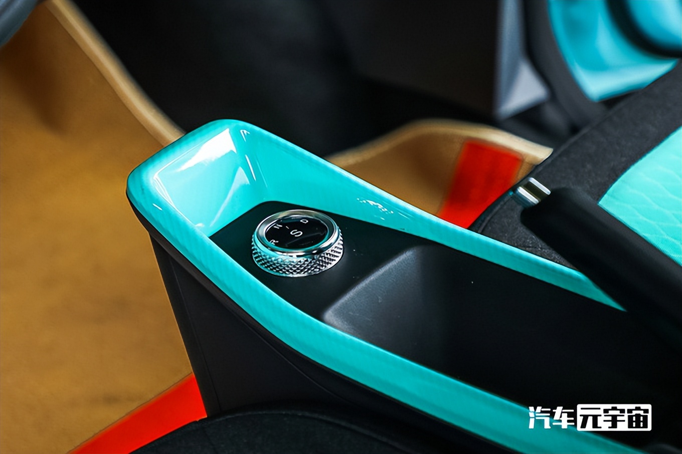 北汽盯上五菱宏光MINI了！空间大很多，卖3.39万会火吗？