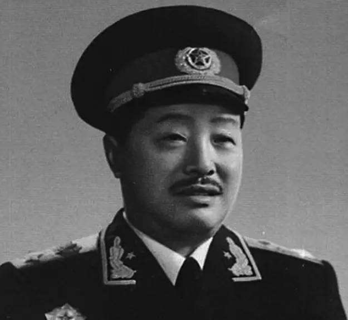 朱德位列十大元帅之首，授衔编号却是004，那么001号究竟给了谁？