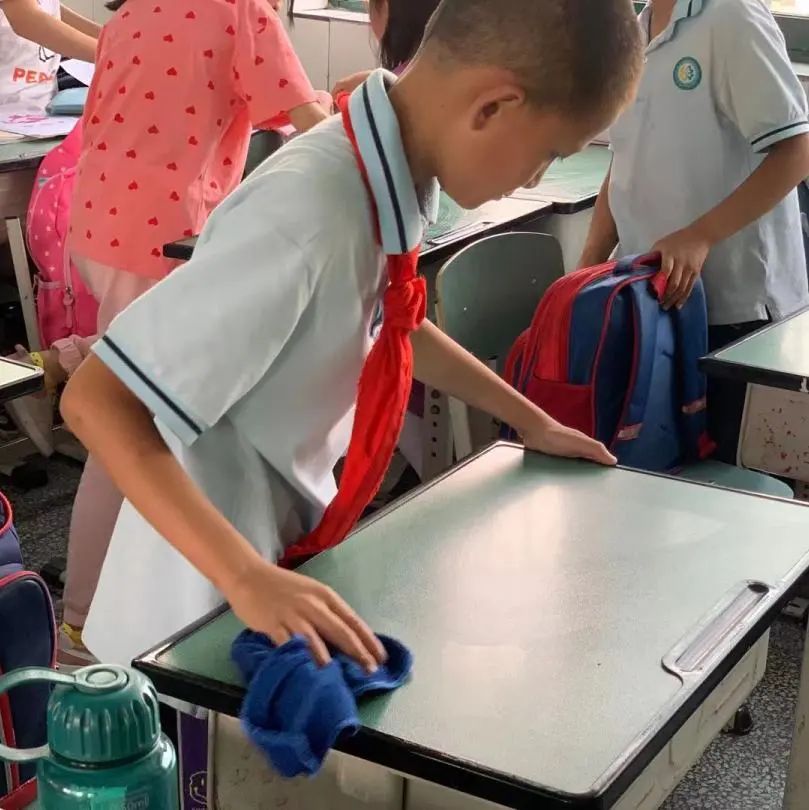 行雅中队，逐光而行｜记天府新区南湖小学南湖小学4.5班行雅中队