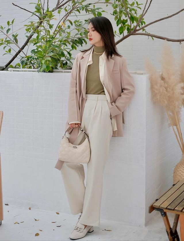 白色裤子怎么搭配鞋子(穿裤子时)