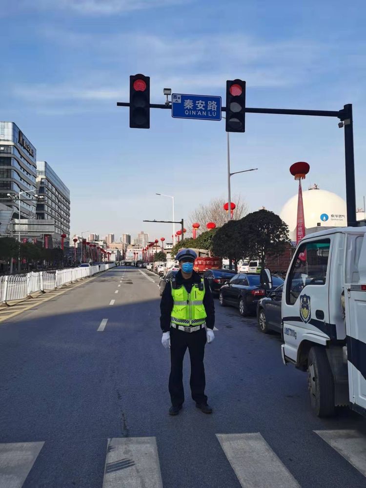 步巡+拖移+管制 | 西安交警雁塔大队整治违停再发力