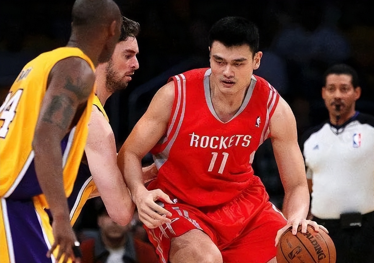 nba为什么都是右手(NBA左右手无差别进攻的5大球星，伯德垫底 詹皇第3)