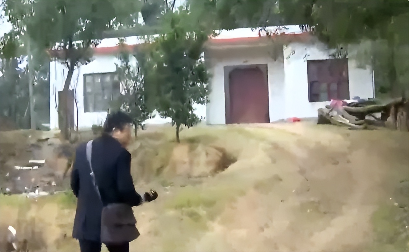 2017年女孩生命仅剩几小时，父亲含泪请求母亲相见，母亲：没必要