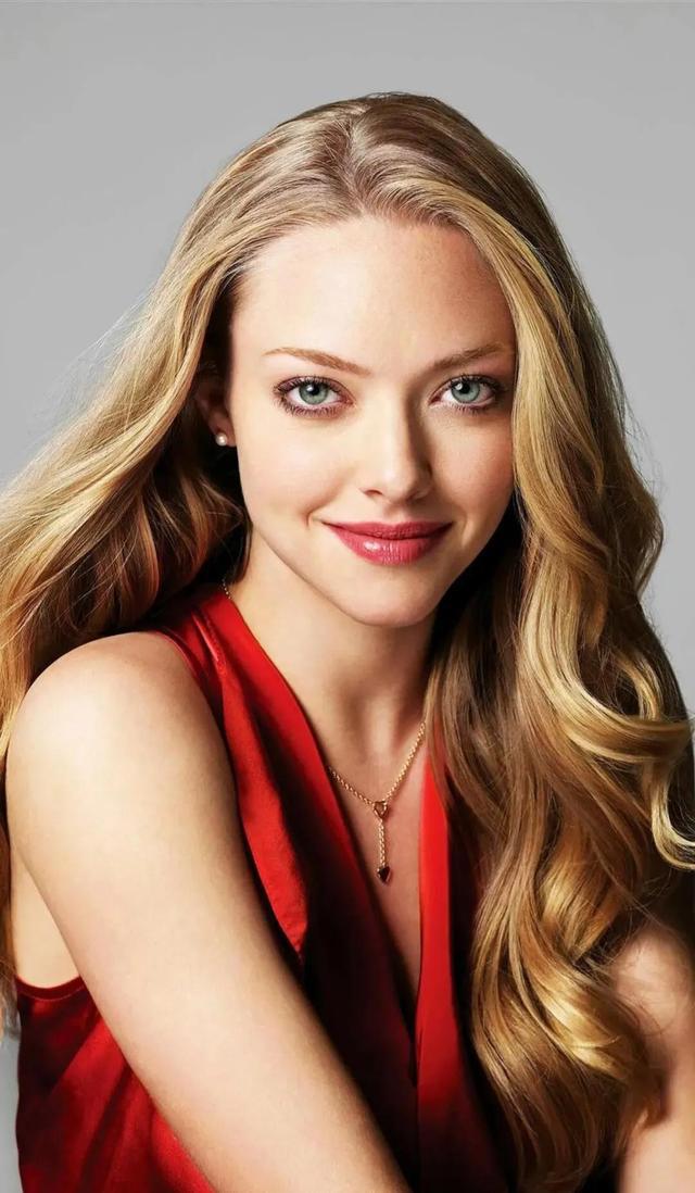 不愧叫小妖精,看了阿曼达·塞弗里德两部大牺牲的作品你就明白了