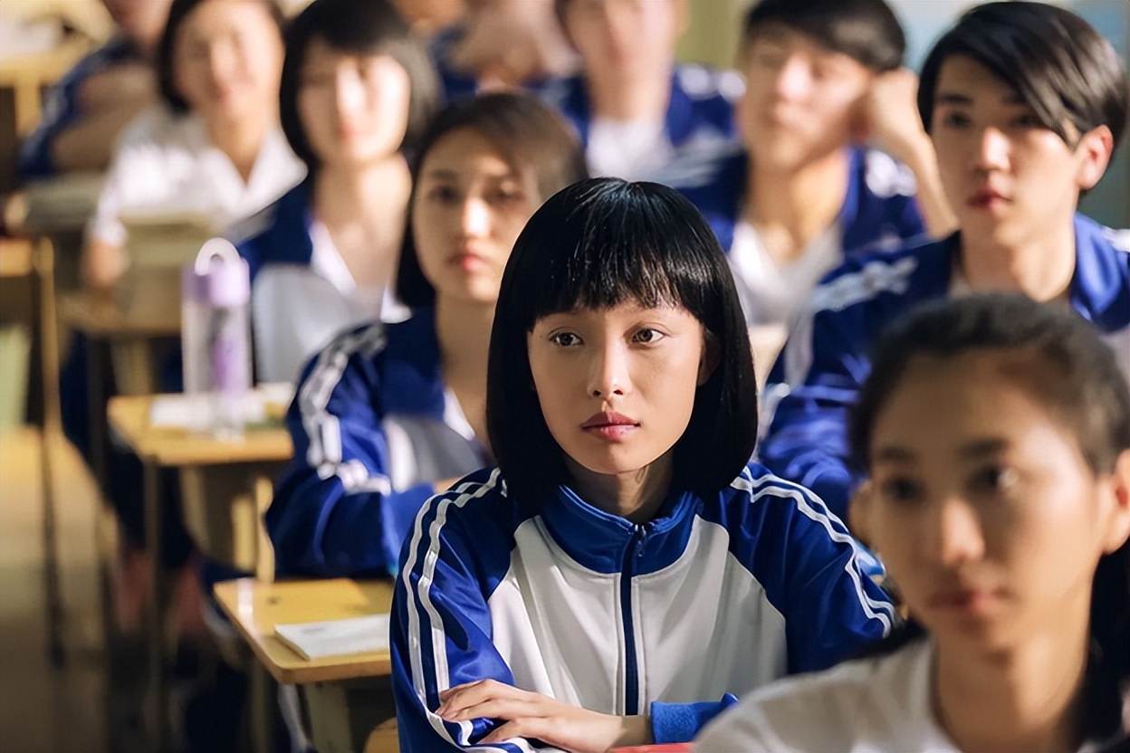 2014年8月,由何泓姗,杨玏主演的剧版《匆匆那年》开播,虽说剧情有些老