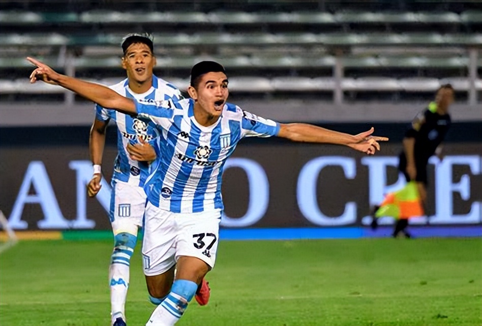 阿根廷足球新人（阿根廷19岁新星受五豪门追捧，获赞比肩蓝黑神锋或2500万赴意甲）-趣拿体育