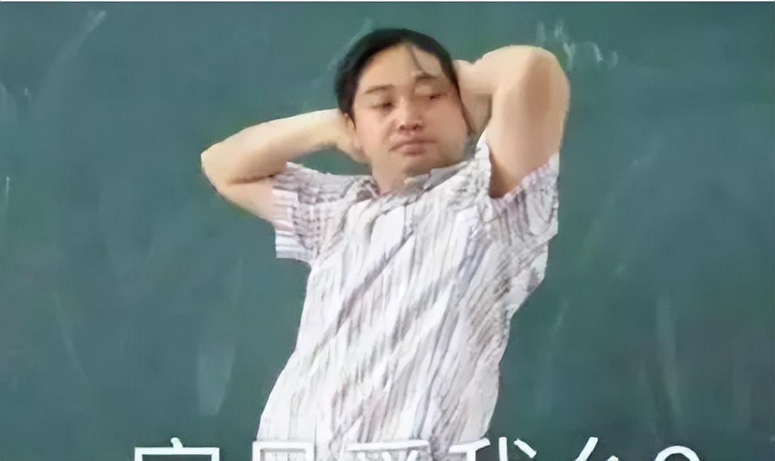 学生“冒死”拍下老师尴尬瞬间，考上大学才敢分享，每张都是精髓