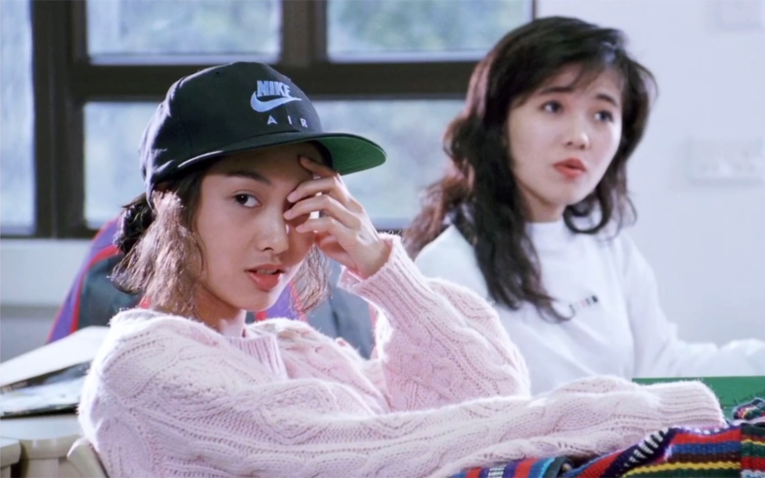 "紫霞仙子"现状:52岁住深山残屋,开97年破车,却说自己很享受