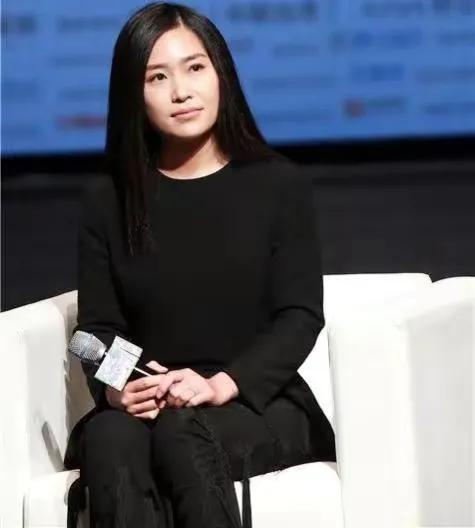 张艺谋长女张末：从巩俐手里抢回父亲，二婚嫁老外，38岁儿女双全