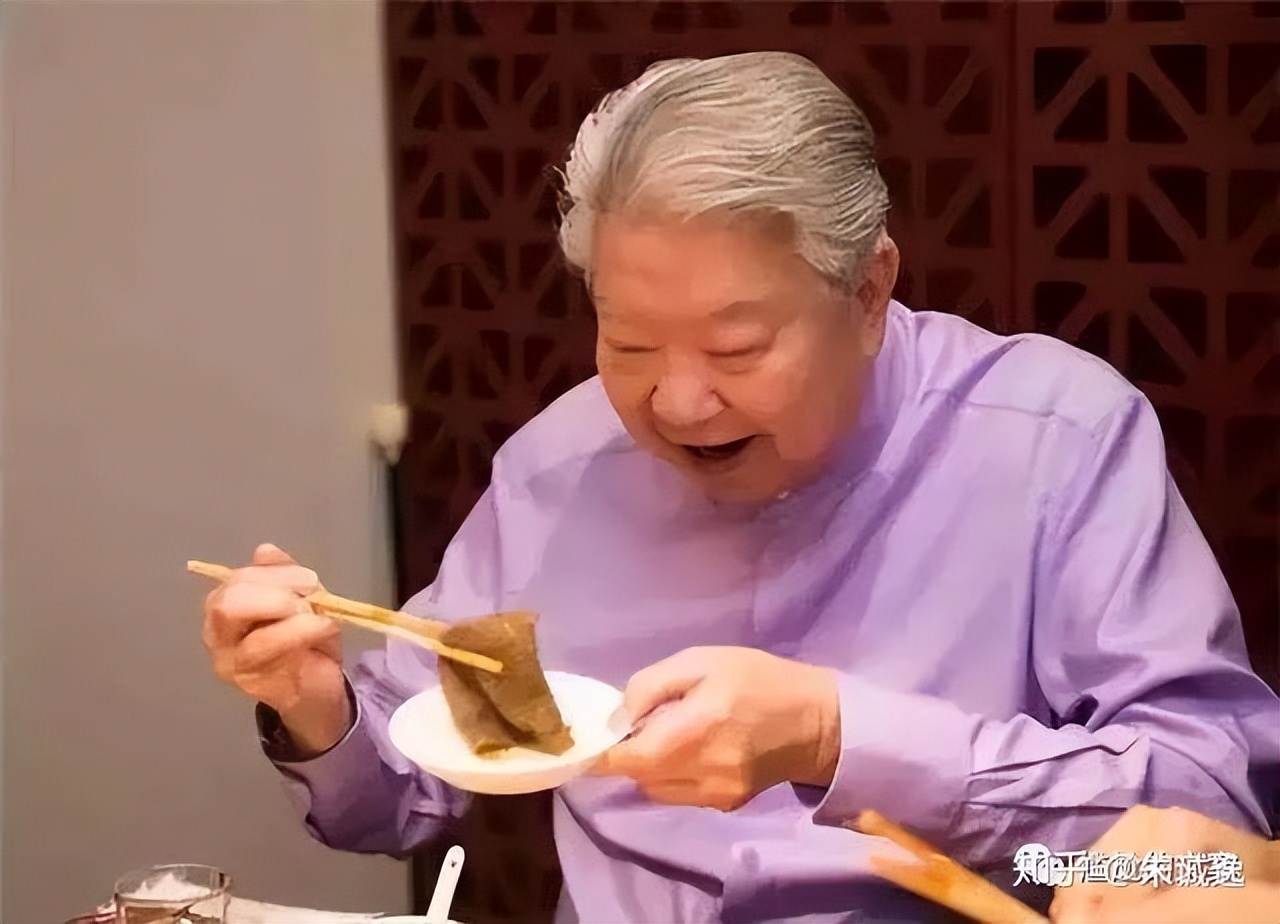 蔡澜，从香港初代美食博主，到《舌尖》总顾问