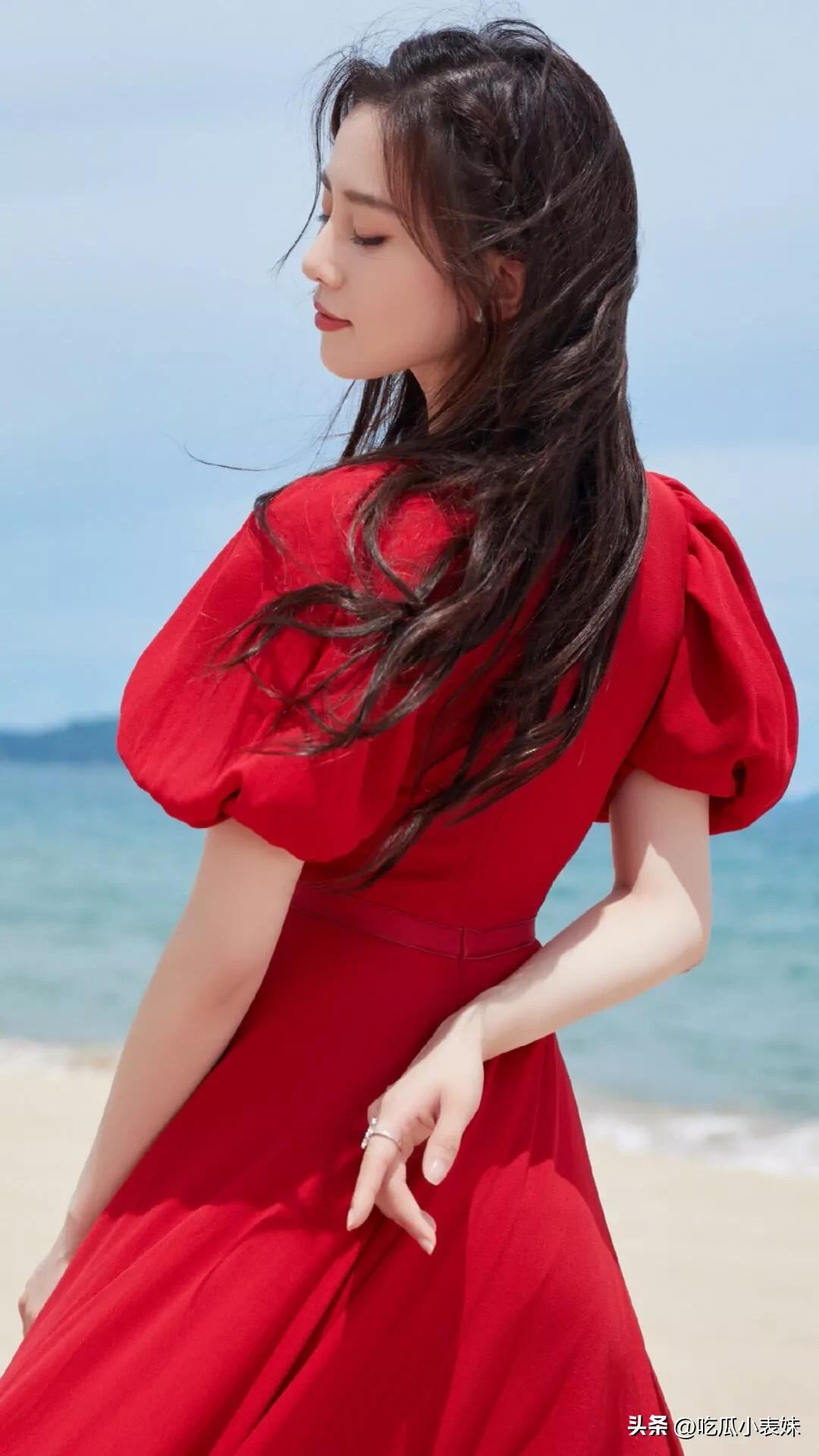 刘诗诗惊艳写真照，优雅迷人