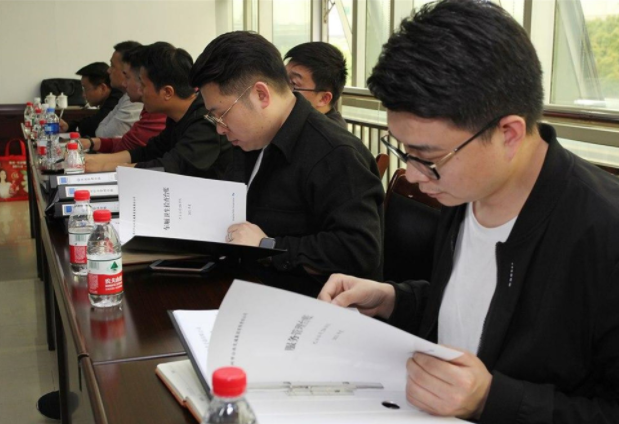 听上去像“铁饭碗”的岗位，真实身份却并非如此，学生慎重报考