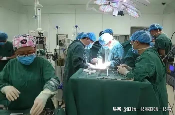 2013年，包头一母亲给死刑毒贩儿子捐肾，儿子立功死缓：泣血母爱