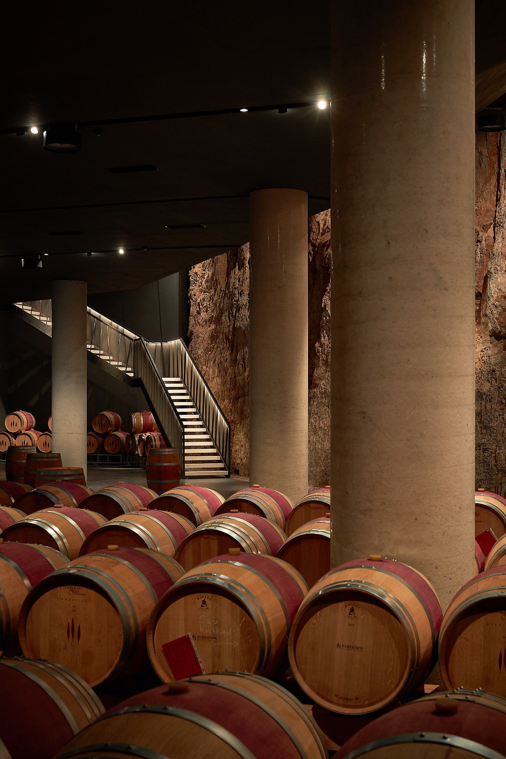 帮助酒香走出酒巷的酒庄建筑