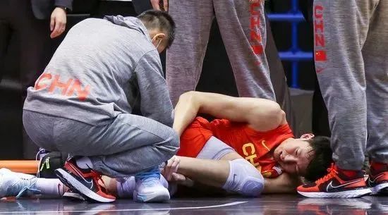 周琦为什么被nba裁了（服了！周琦离开火箭的原因曝光）