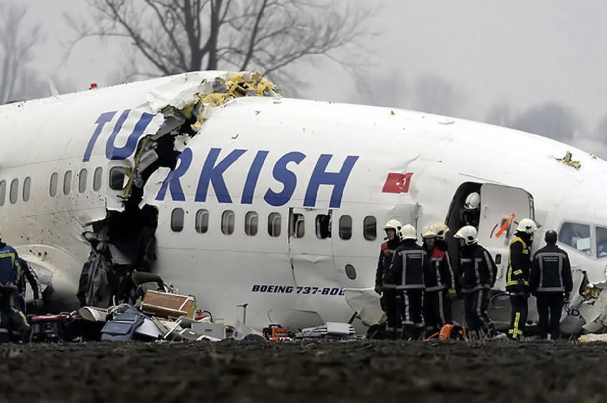 国外一飞机将起飞，166名乘客手机同时收到坠机照片…恐怖片成真?
