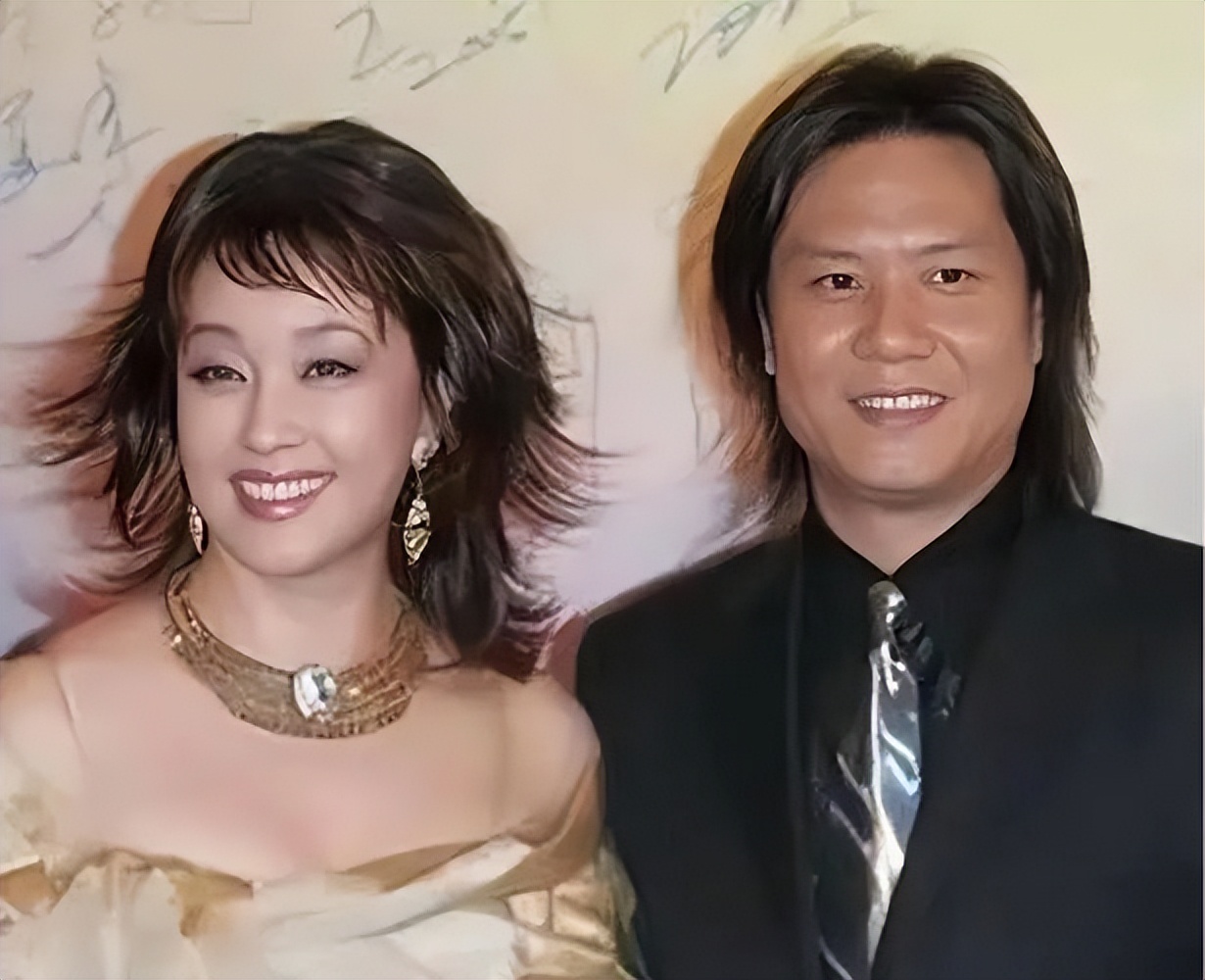 沧桑阿峰：难忘和刘晓庆两年婚姻，余生只想做儿子的好父亲