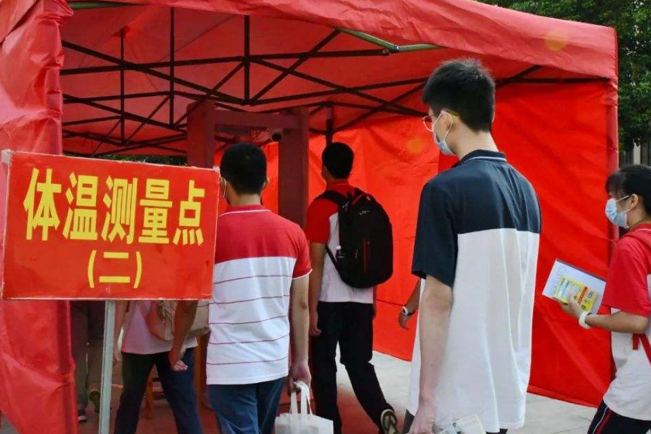 22年浙江进行“首场高考”，57万学生奔赴考场，网友却觉得不合理