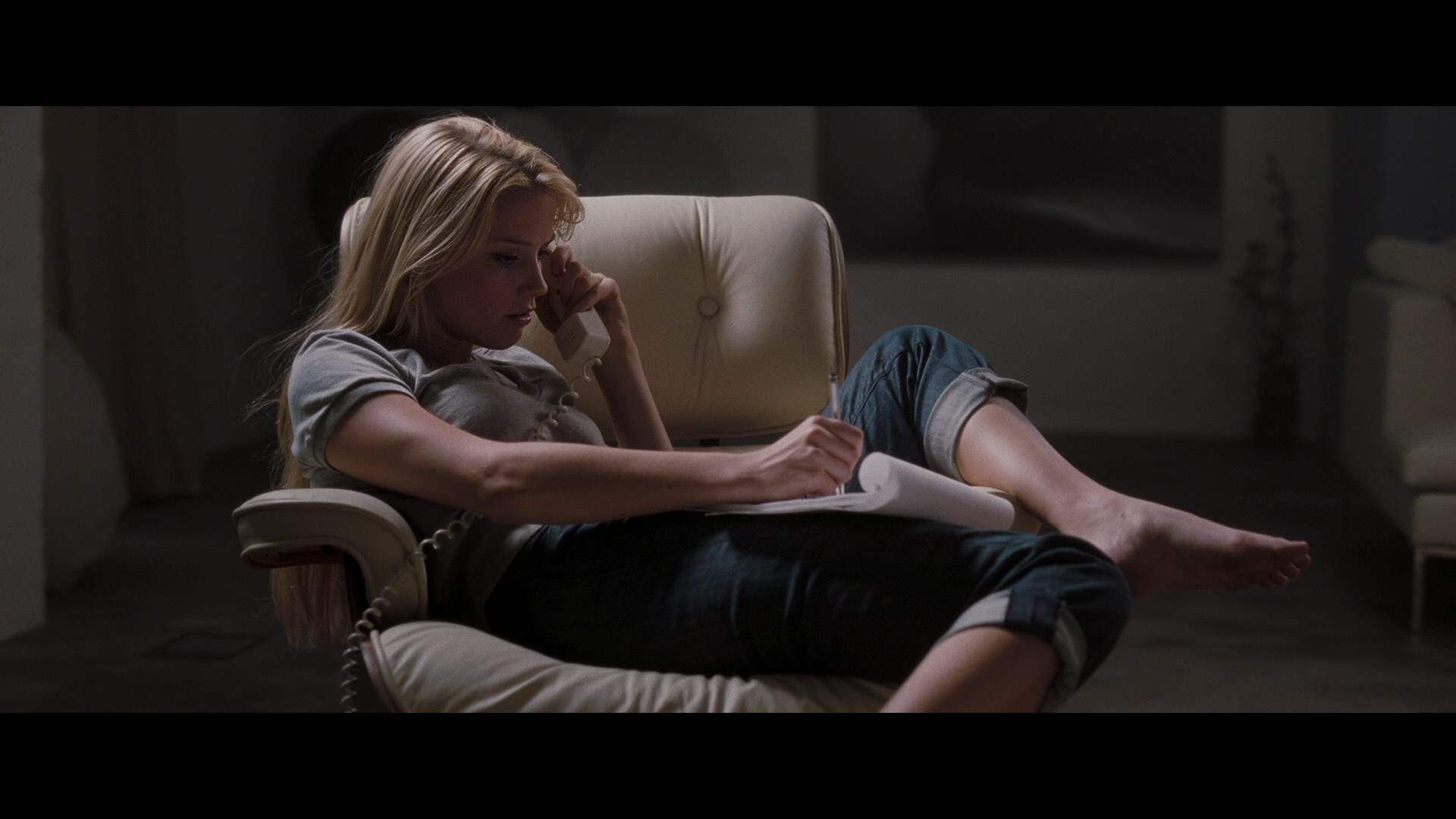 6,伦敦战场 london fields(2018)改编自英国小说家马丁艾米斯(martin