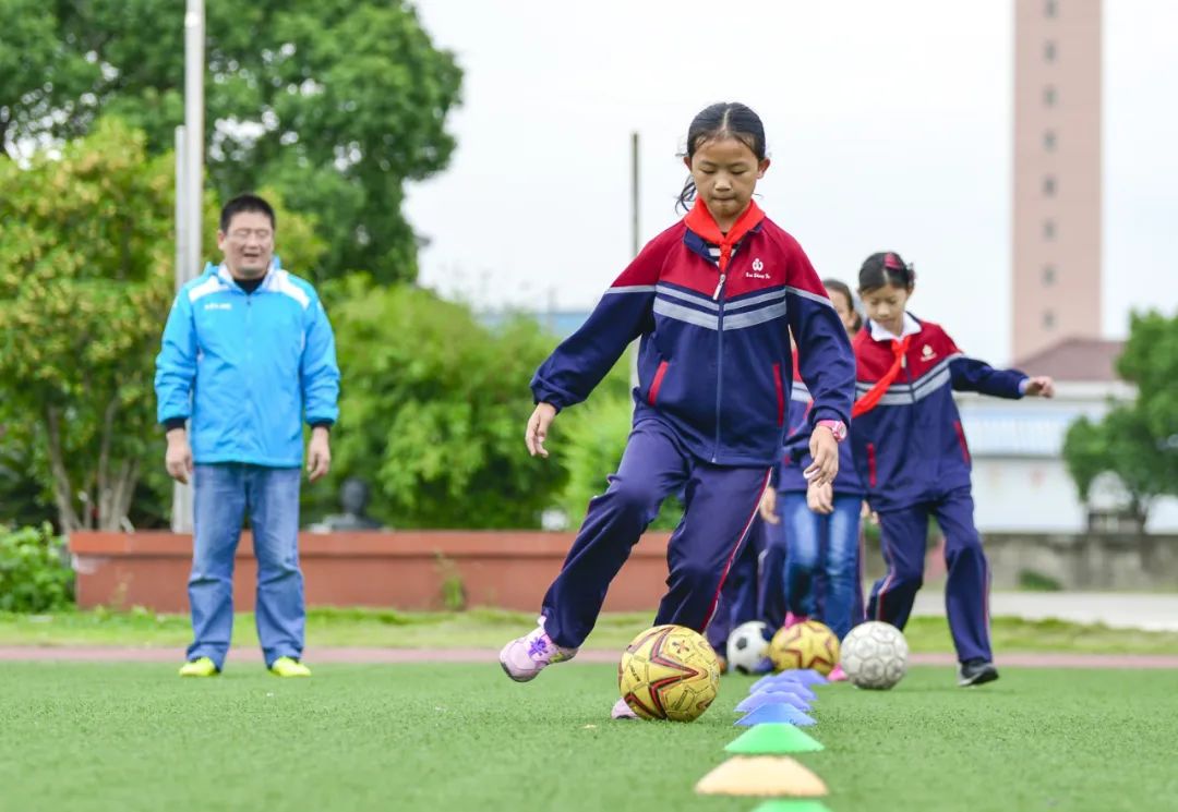 区长杯校园足球联赛(少年中国 | 莘塔小学，引领苏州女足发展)