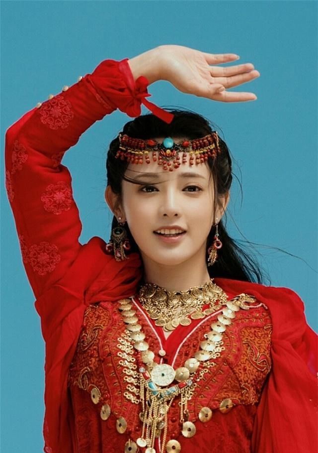 苏王——《东宫》彭小苒,新剧造型不适合,反而更适合浓颜妆?