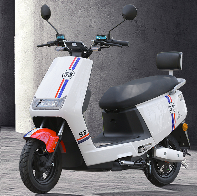 2款两轮电动车,时速80码,最高续航550里,适合跑同城快递,外卖
