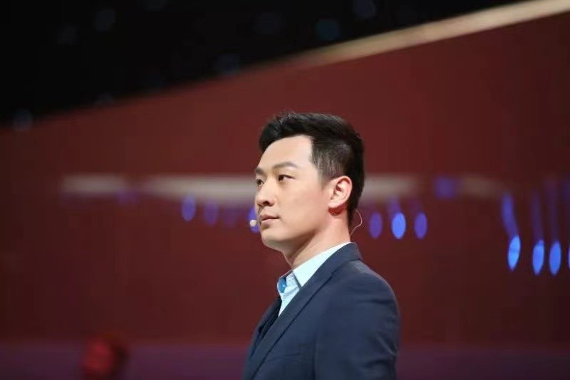 《等着我》主持人舒冬:是暖男也是北大学霸,如今爱情事业双圆满