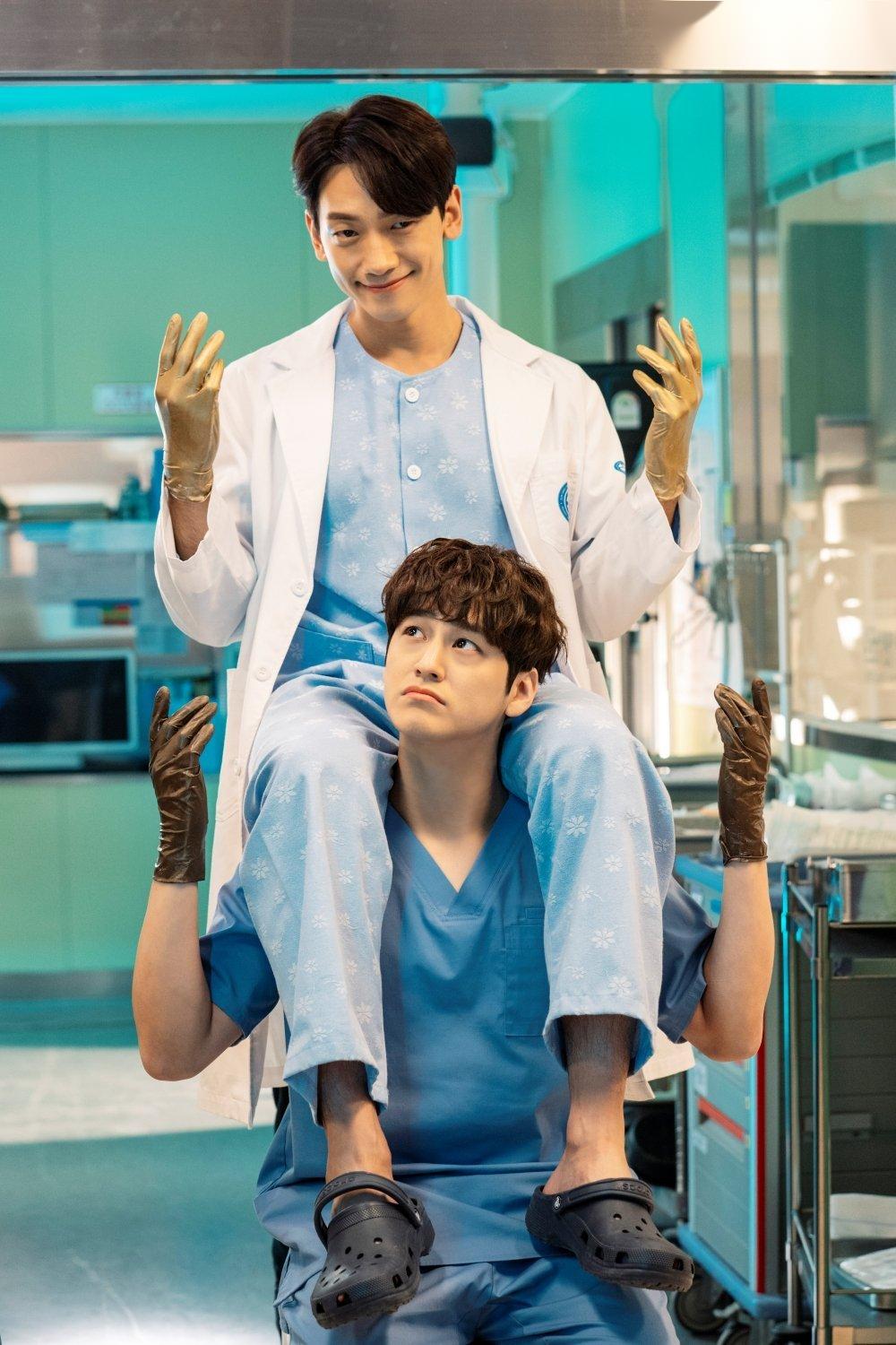 韩国电影剧情是两个医生「简介」
