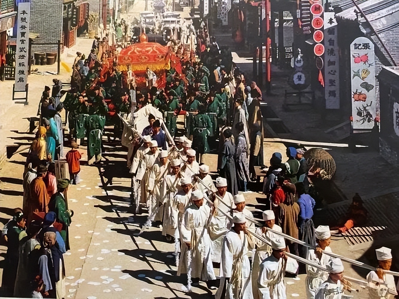 东方闻樱本色出演《红楼梦》，女孩都不和她玩，只和陈晓旭关系好