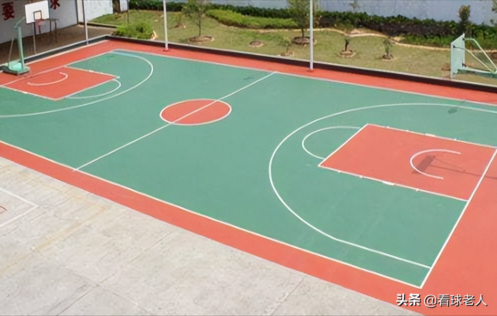 篮球三分球有多远(常识篇：篮球场的标准尺寸，NBA三分线并不是圆的)