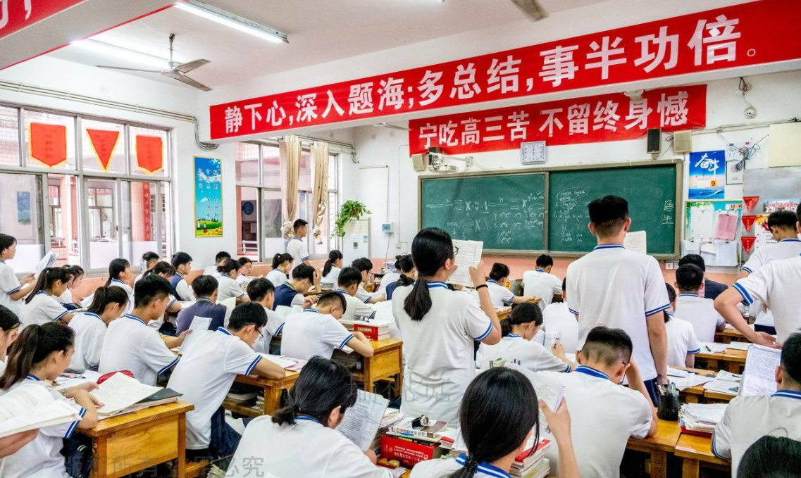 浙江2022首场高考拉开序幕，学霸幽默回应：公布答案前我都是满分