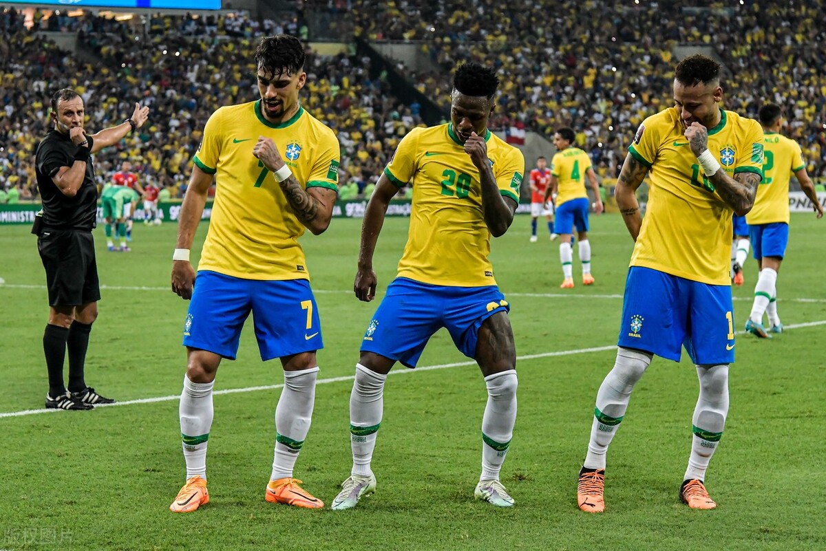 巴西vs智利(世预赛-内马尔库鸟点射 皇马球星处子球 巴西4-0大胜智利不败领跑
