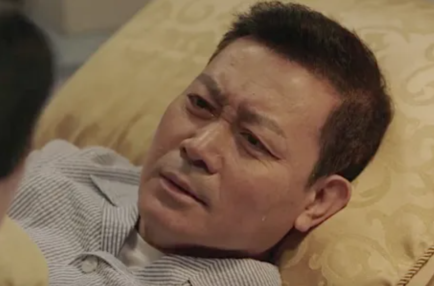 曾伟权一生未娶，59岁病逝无子女送终，生命最后与一只小狗相伴