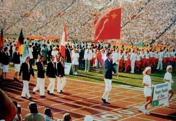 2021东京奥运会开幕式(历届奥运会开幕式的中国旗手，两人两次；也有女队员；