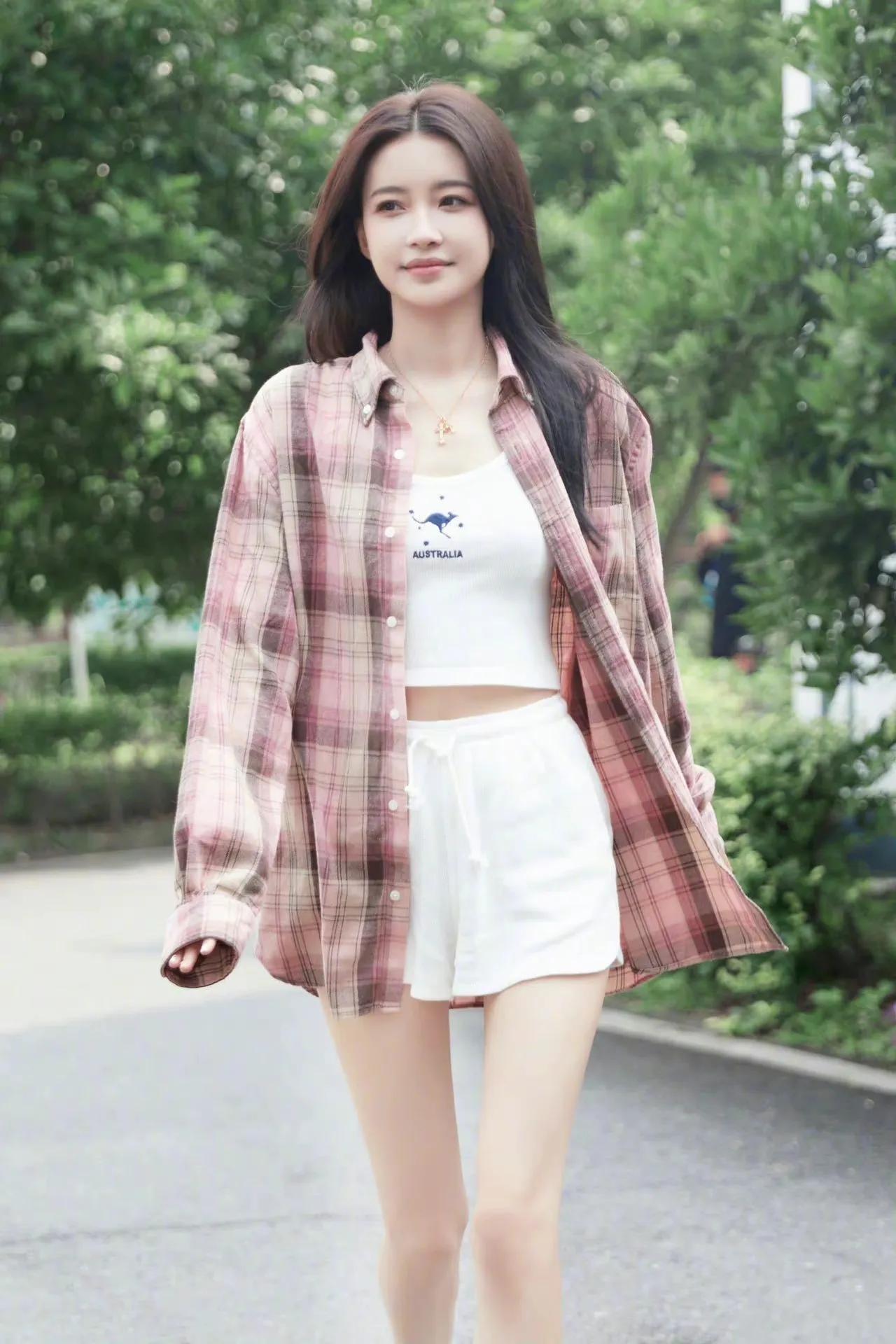 只有我现在才发现孙怡又美又甜吗？看图❤️❤️