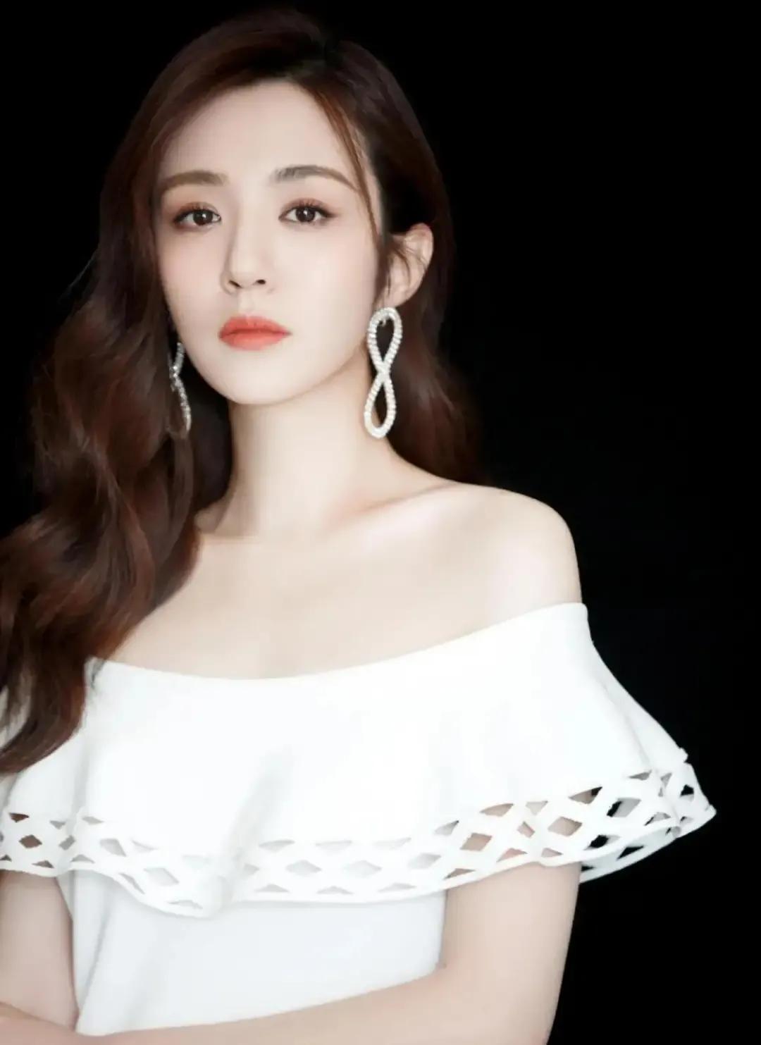 王晓晨，真心漂亮。看一眼，就觉得她很温柔