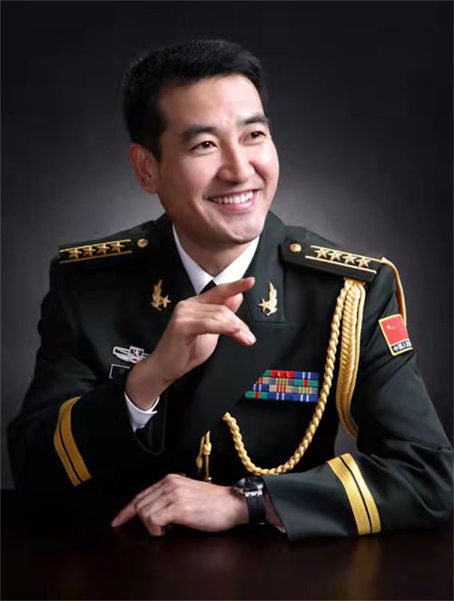 恭喜翟志刚,荣获新勋章!儿子首次亮相,一表人才 - 非一般生活百科