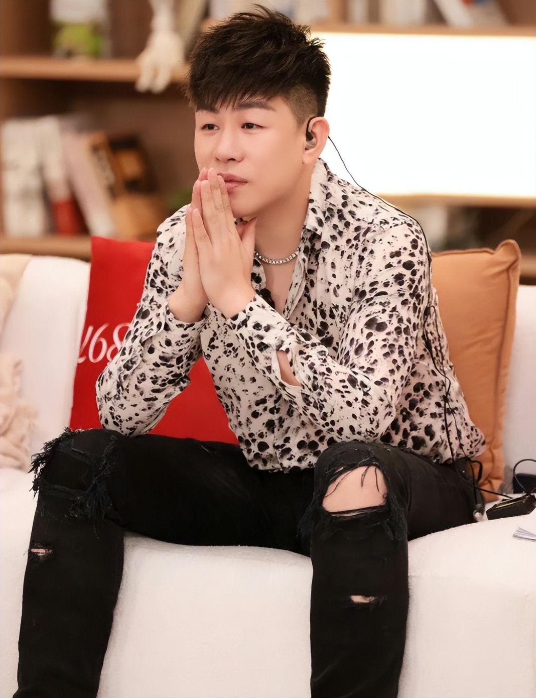 与郑爽分手八年,再看胡彦斌的境遇,才知道他究竟有多"智慧"-蘑菇号