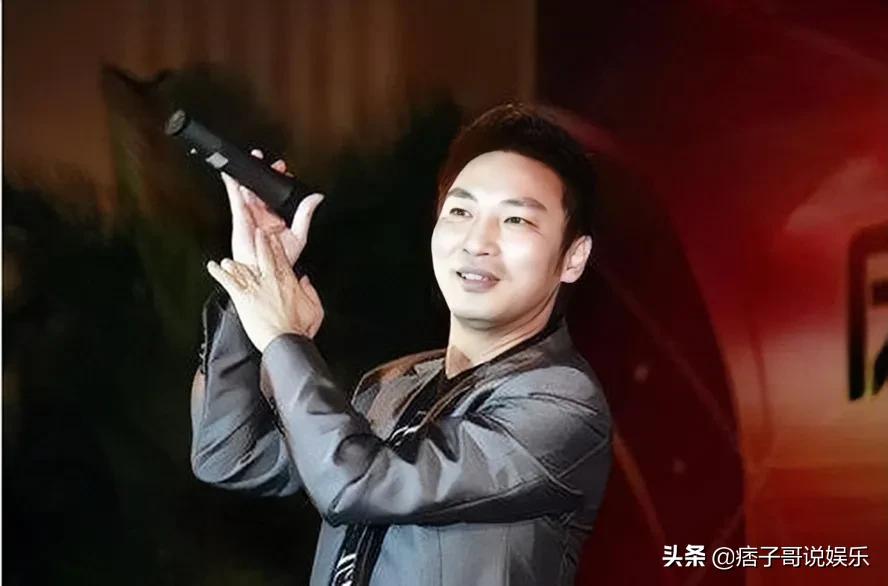 《九月九的酒》歌手陈少华5万档遭调侃，冷漠高安龙梅子身价几何