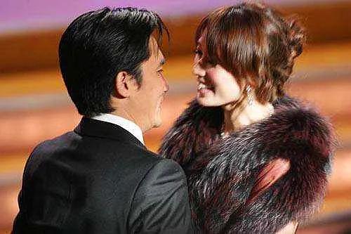 记者刁难林志玲：你介意梁朝伟的身高和你不相衬吗？志玲回答获赞