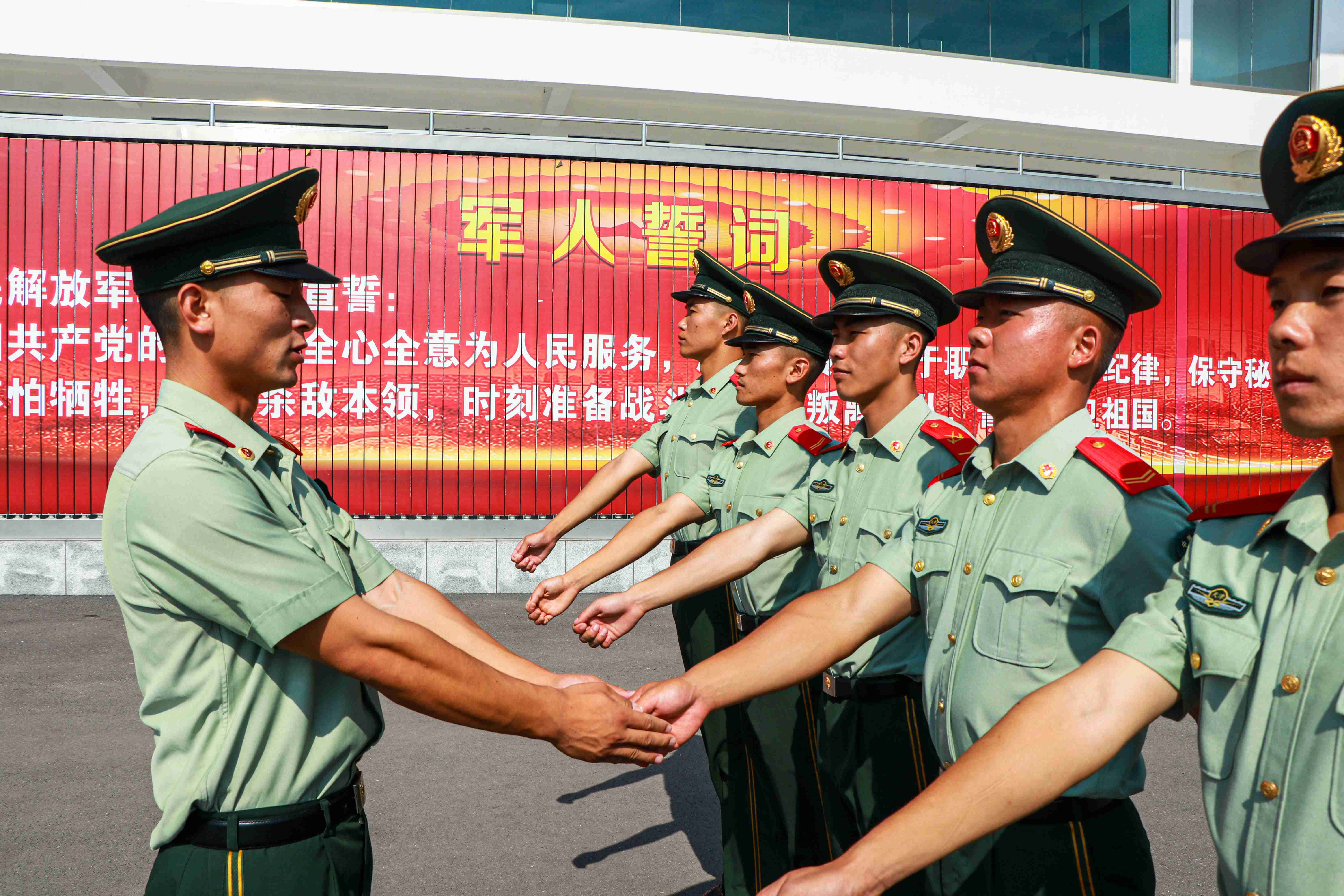 尖刀班的五天五夜（老兵故事 - 铁骨柔情好班长胡亚飞）