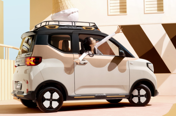 最新“轿车榜单”敲定，轩逸称王，朗逸称老二，宏光MINI成黑马