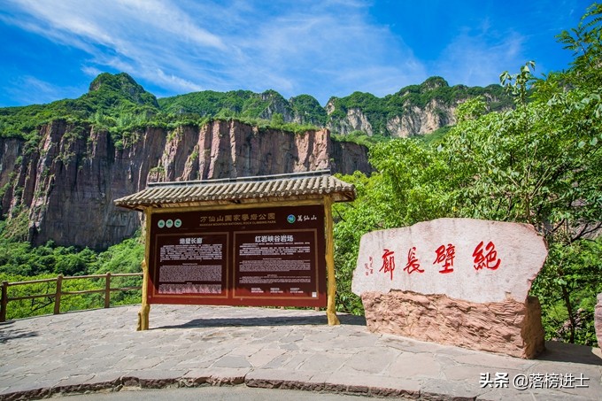 河南辉县有条“人间奇迹”挂壁公路，绝壁如刀削斧砍，充满了惊险
