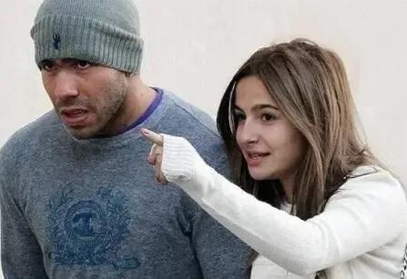 足球情侣头像一对两张（世界足坛野兽和美女的结合，一树梨花压海棠）