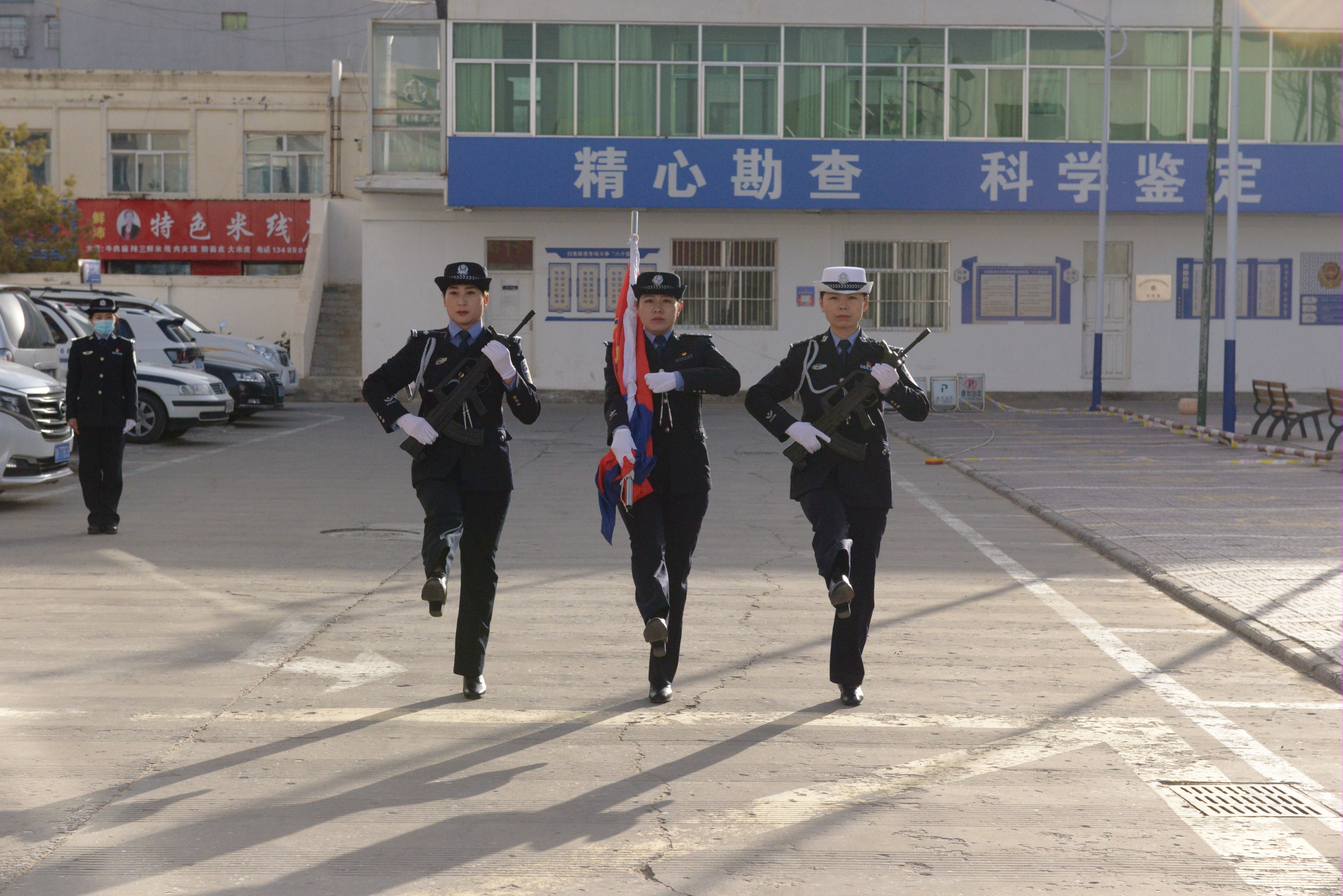 铿锵警花印初心 灼灼芳华绽警营——靖边县公安局开展庆祝“三八”妇女节系列活动