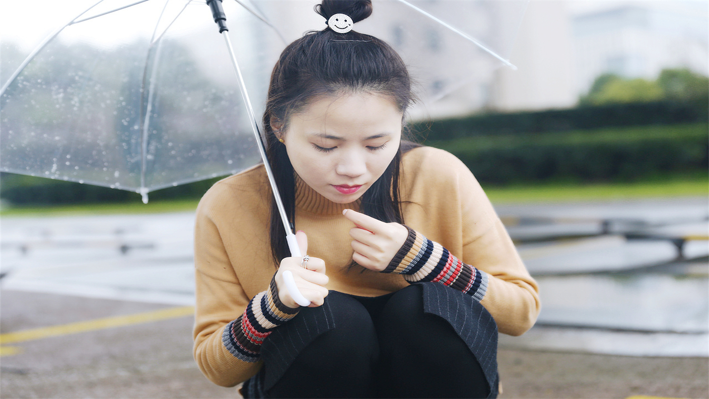 心随冬雨生，情同冬雨长