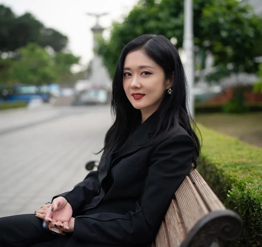 韩国演员张娜拉官宣我要结婚了和小6岁男友交往2年多终于喜结良缘